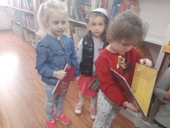 Króliczki- Pierwsza wizyta w bibliotece dziecięcej 😊